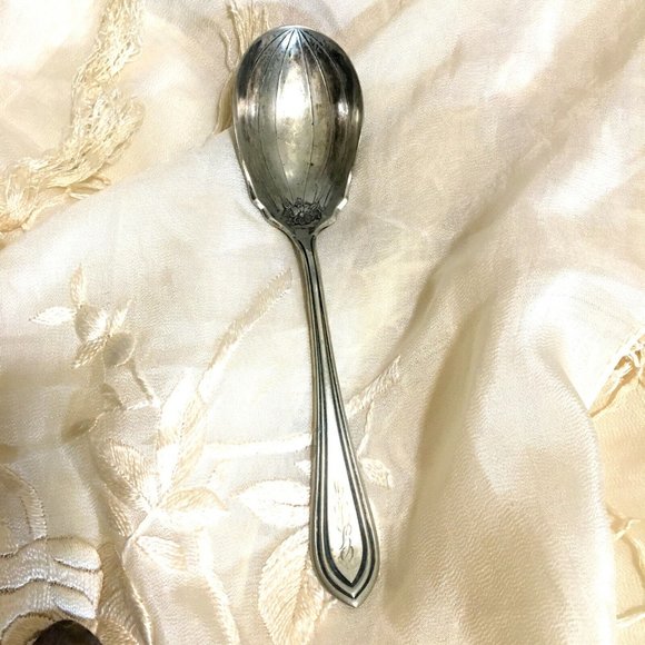 Holmes & Edwards Inlaid Silver IS + XIV Flatware 3 Tea Sugar Spoon Vintage - Picture 11 of 11